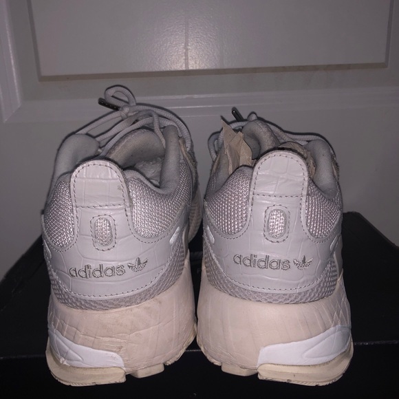 Adidas lxcon size: 8 Color: gray used once, comes inside box. Perfect condition - Picture 2 of 6